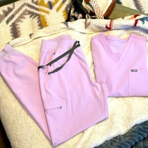 Women’s FIGS set in lavender Haze med/ med tall